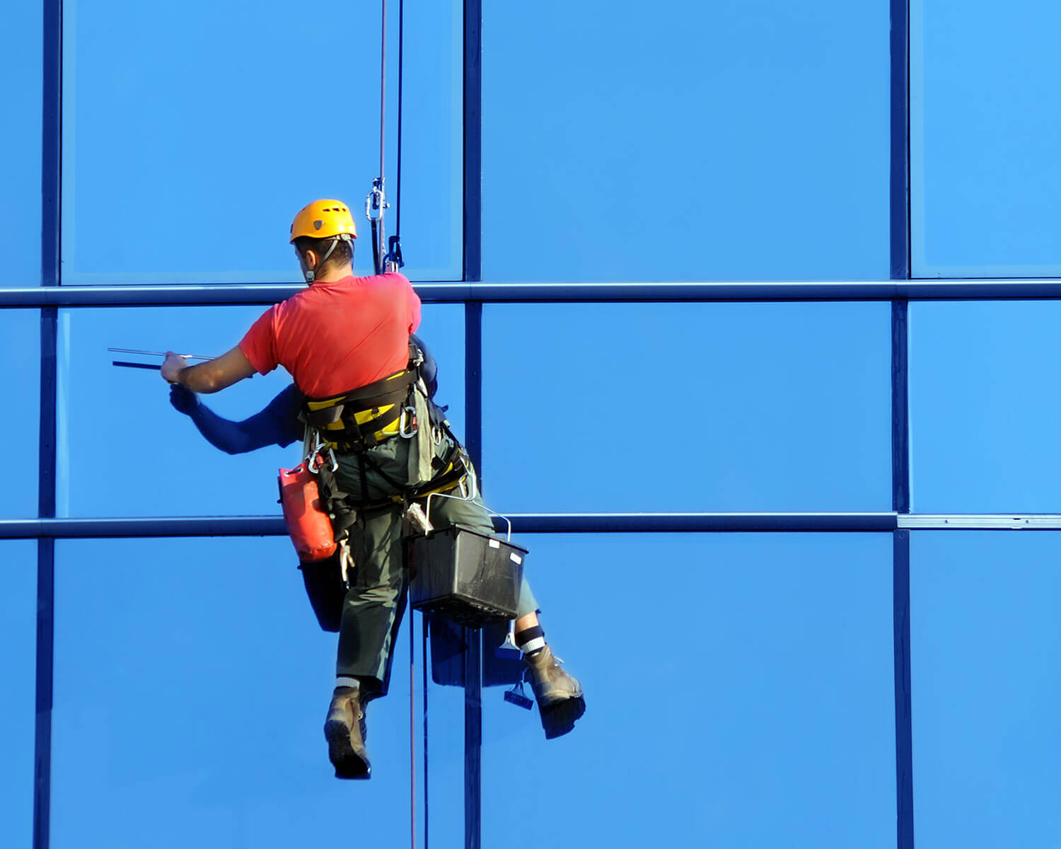 تنظيف واجهة زجاجية